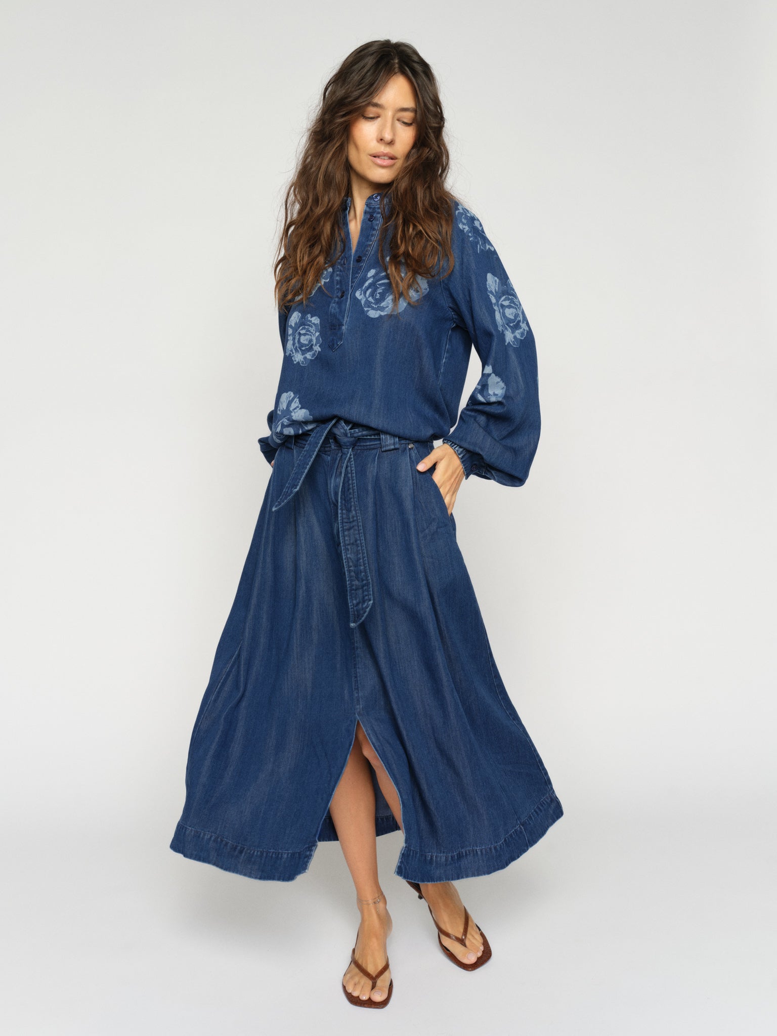 Modelshot / Dark Blue / Detail